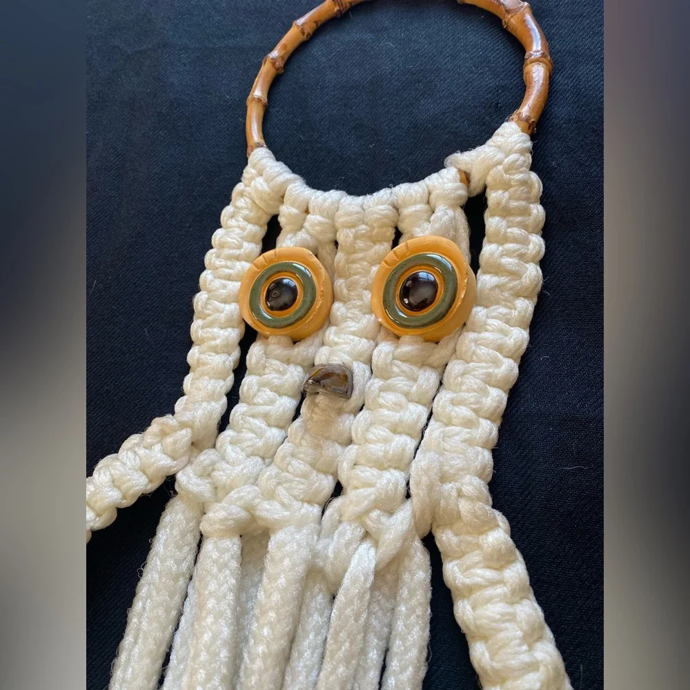 Vintage Macrame Cord Twine Owl Wall Hanger Towel holder!